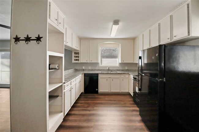 Building Photo - 238 Sleepy Hollow Dr