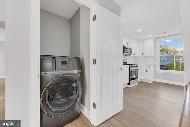 Building Photo - 15 N Main St