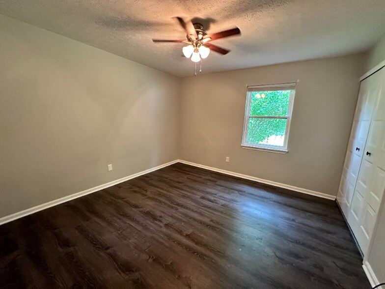 Building Photo - 11201 Ginger Rd