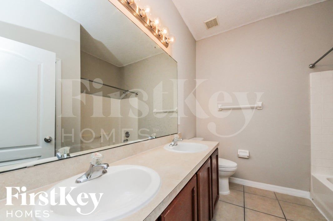 Building Photo - 4302 Hidden Meadow Dr