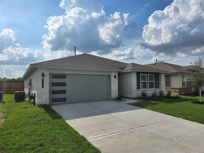 Building Photo - 7738 Robert Ln