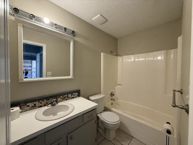 Building Photo - 5664 Buckhorn Rd