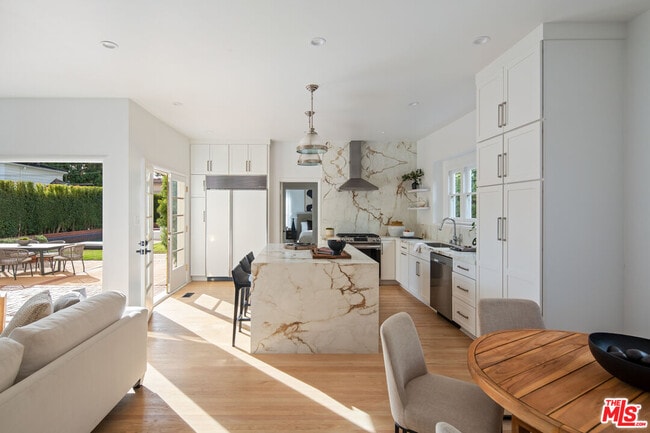 Building Photo - 625 Sierra Dr