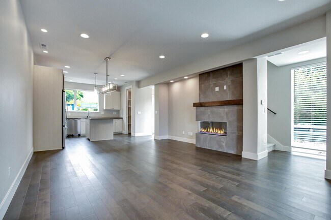 Building Photo - 1711 SE Ramona St