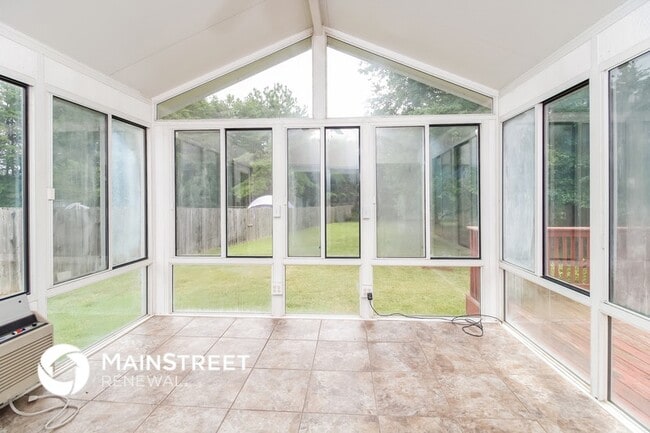 Building Photo - 604 Nova Ave