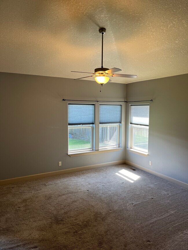 Master Bedroom - 35536 Jakobi St