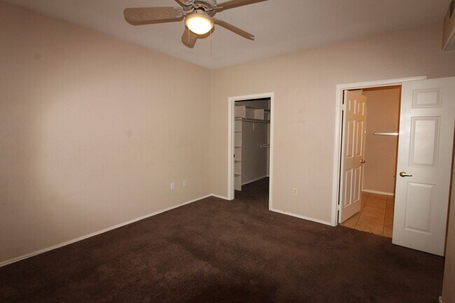 Building Photo - 2 Bedroom Condo Adjacent to Summerlin