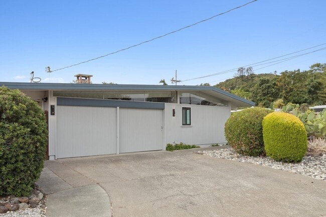Building Photo - Eichler Mid-Century Home, Newly Renovated