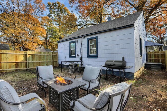 Building Photo - 3088 Manhattan Ave