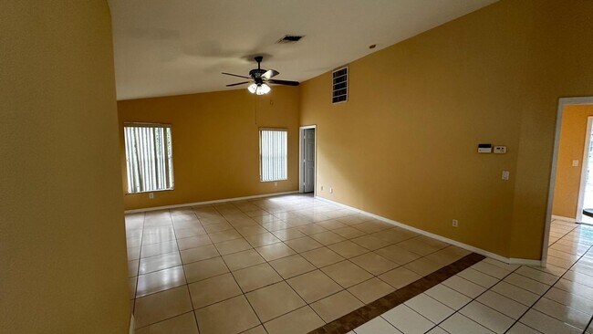 Building Photo - SPACIOUS 4-BEDROOM HOME WITH SCREENED POOL IN SE CAPE CORAL
