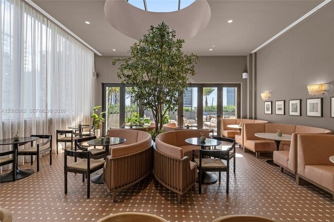 Building Photo - 11 NE 6th St