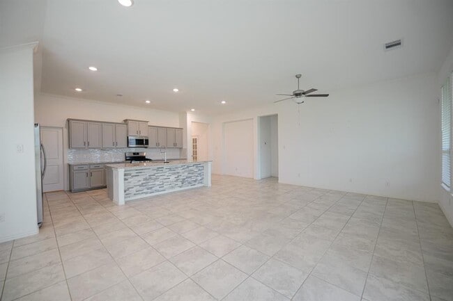 Building Photo - 9326 Hartford Valley Trail