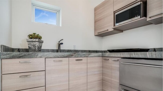 Building Photo - 8665 Glenwick Ln