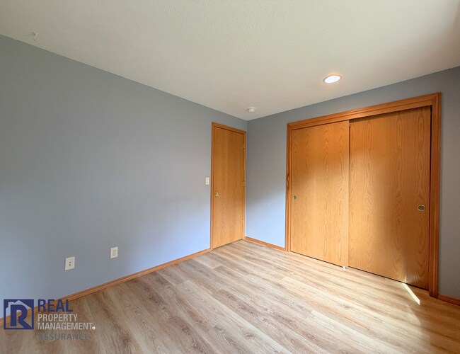 Building Photo - Beautiful 3-Bedroom Home with Fenced Yard, Central A/C & 2-Car Garage