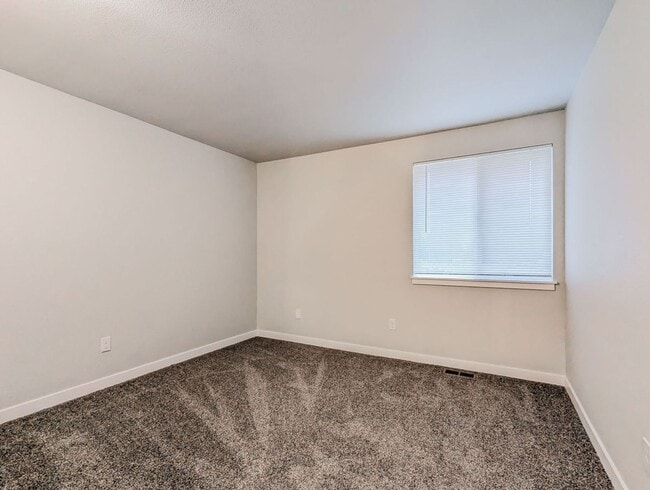 Building Photo - **Move-in Special** Gorgeous Remodeled 4 bed 2 bath w/ 2 car garage!