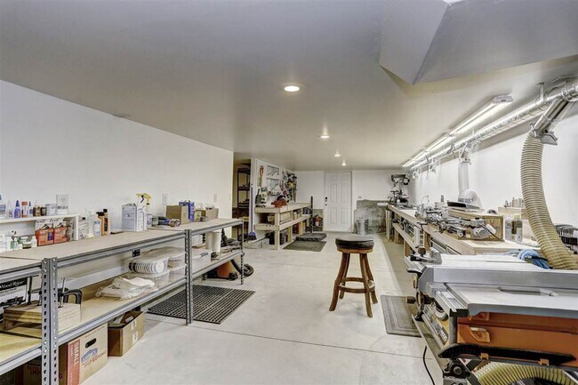 Building Photo - Luxury Living in Southeast Boise, 3-Car Garage, Hot Tub & Flexible Bonus Loft & Private/Secure Wo...