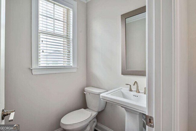 Building Photo - 1395 Harris Way S