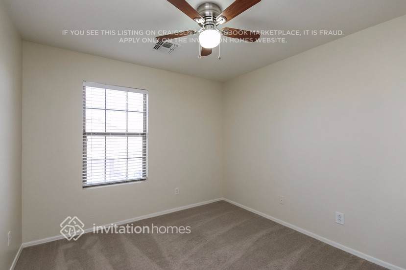 Building Photo - 7041 W Mercer Ln