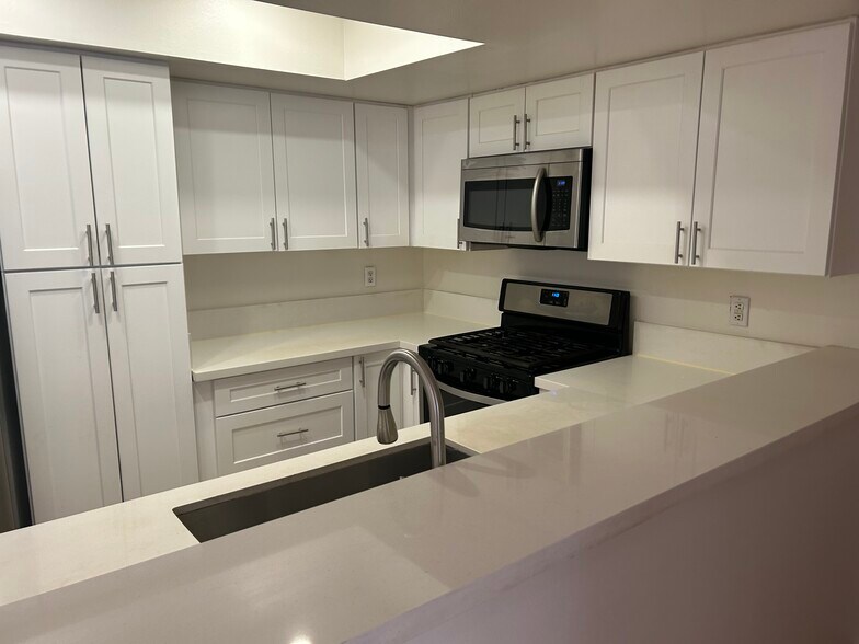 Building Photo - 4760 Templeton St