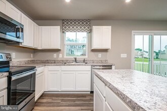 Building Photo - 214 SPRING