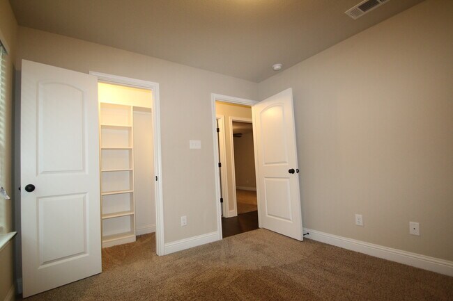 Building Photo - 8032-8034 Arbor