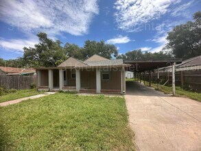 Building Photo - $1245 - 4 bedroom/ 2 bathroom - Single Fam...