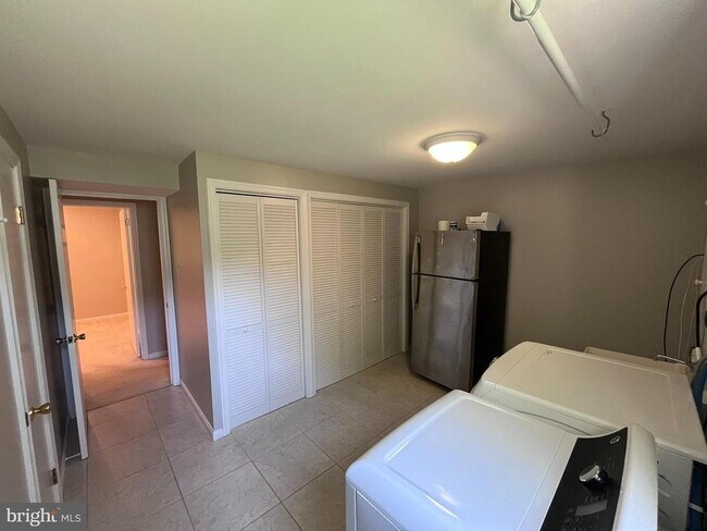 Building Photo - 6516 Cape Ct