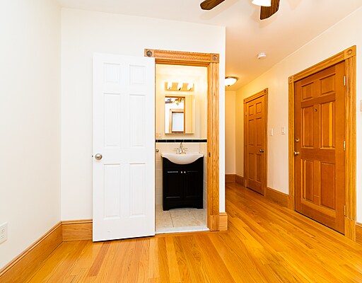 Building Photo - 46 Garden St