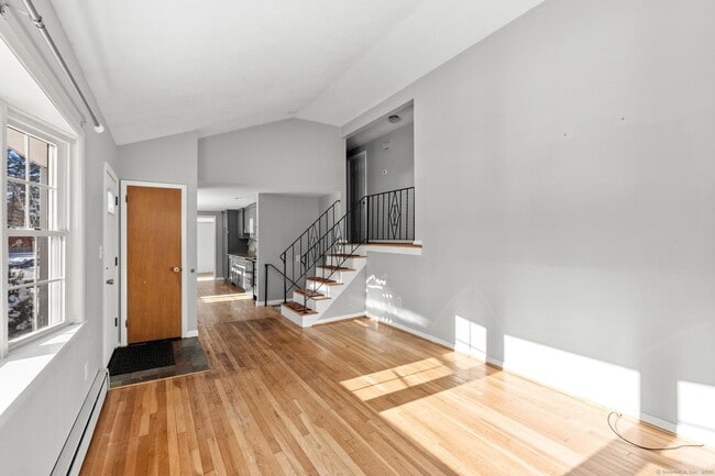 Building Photo - 8 Kings Rd