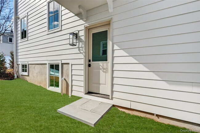 Building Photo - 306 Hunter St