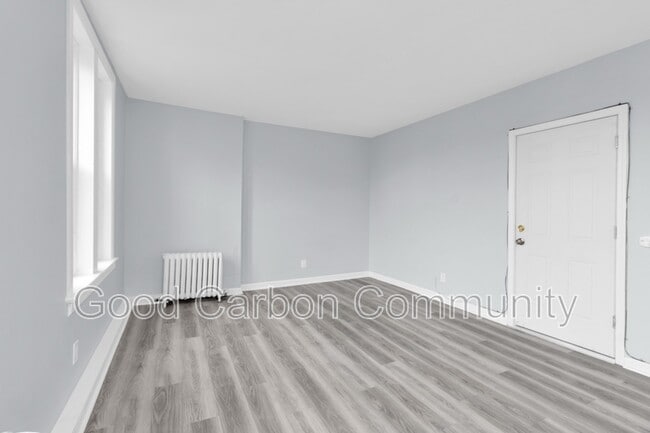 Building Photo - 131 Allen St