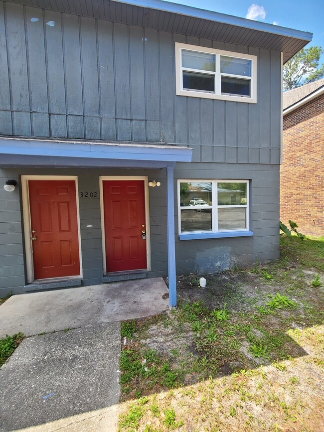 Primary Photo - 3202 SW 26 Way