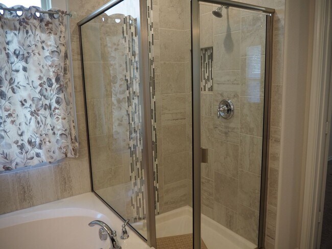 Building Photo - 812 Dove Cv