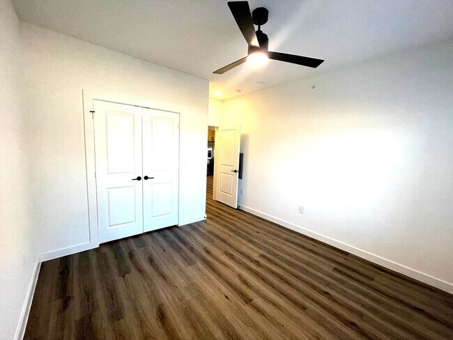 Building Photo - 701 Saginaw Sq Blvd