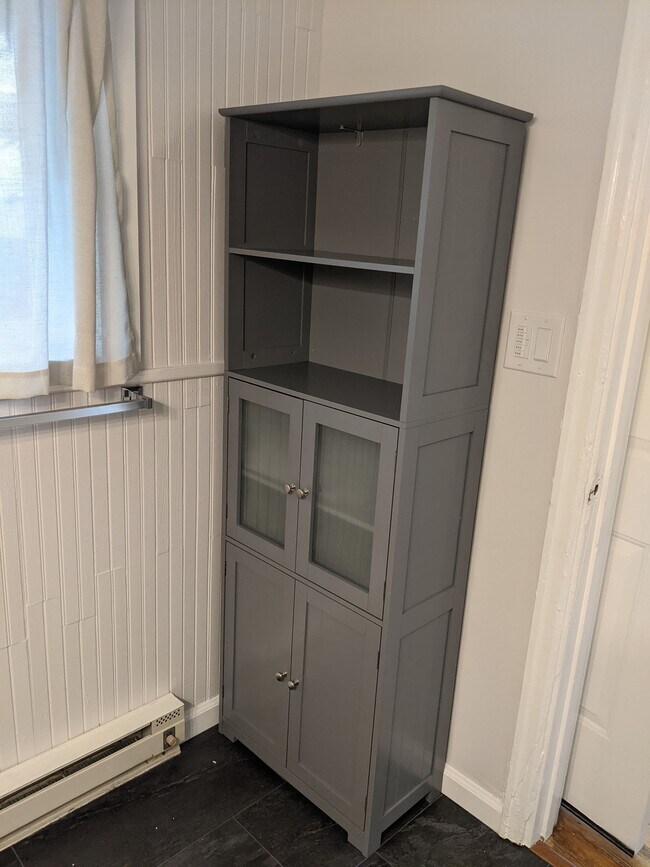 Building Photo - 913 NE Church Street