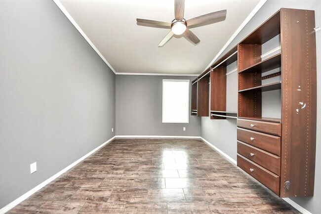 Building Photo - 4000 Mustang Rd