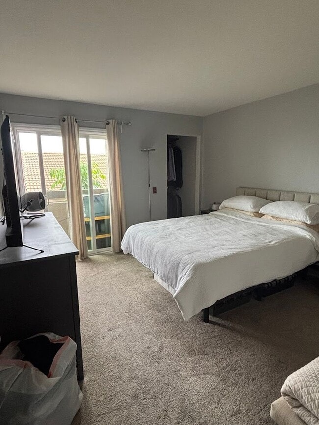 Building Photo - Two-bedroom two bath condo with panoramic views of Mission Valley! Move-in Special!