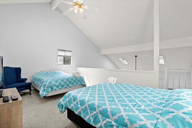 Building Photo - Seasonal Rental Available 9/10/25-3/31/26
