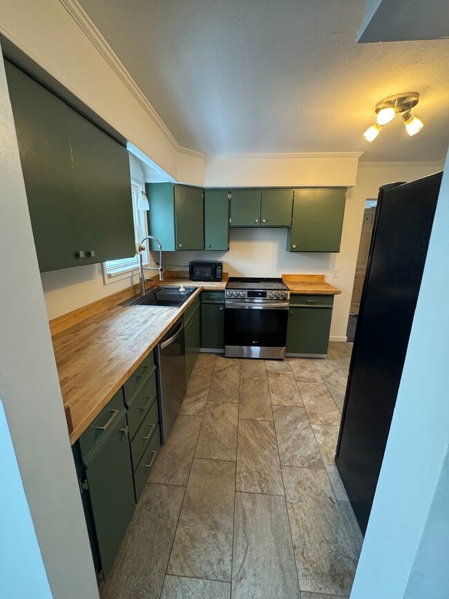 Building Photo - 2312 Newton St