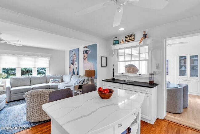 Building Photo - 407 8th Ave