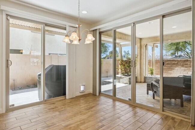 Building Photo - Modern 4-bedroom, 3.5-bathroom single-family home in the heart of North Tempe