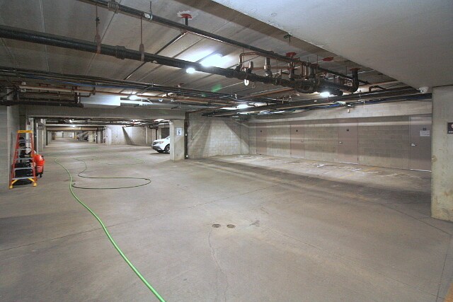 Building Photo - 6560 W Diversey Ave