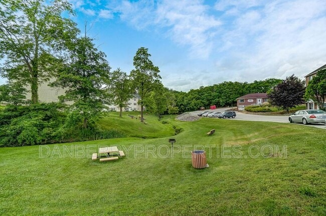 Building Photo - 1115 N Byrne Rd