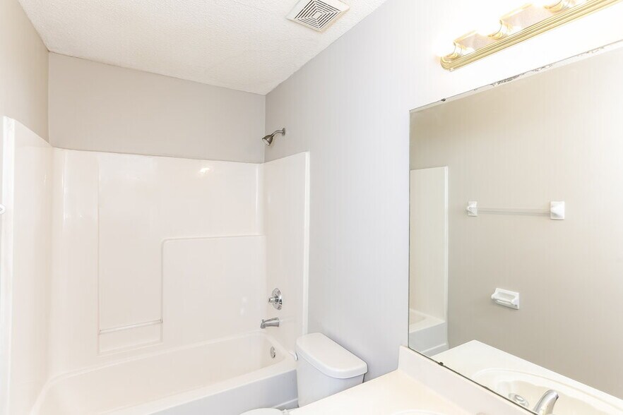 Building Photo - 1142 Red Fern Cir W