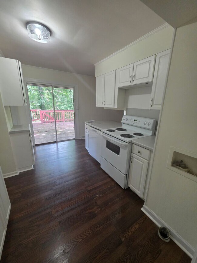 Building Photo - 3310 Hillside Dr