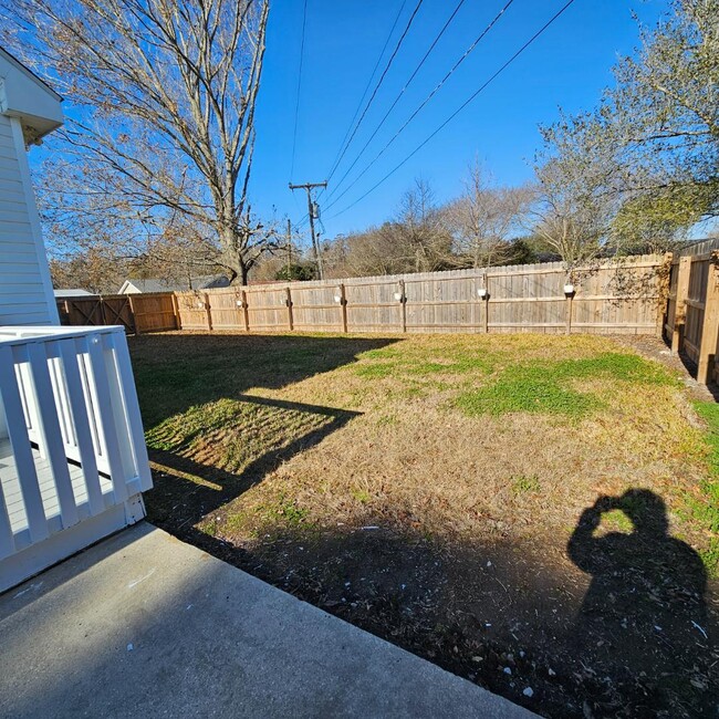 Building Photo - 1007 LA-20