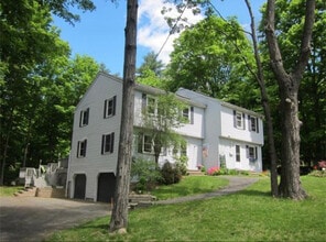 Building Photo - 140 Concord St