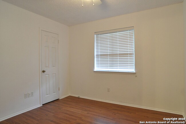 Building Photo - 3 Bedroom/2 Bath Ridge Creek Subdivision
