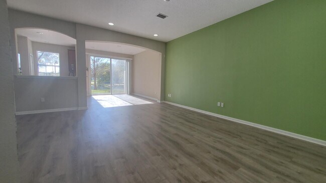 Building Photo - 3885 Buckthorne Dr