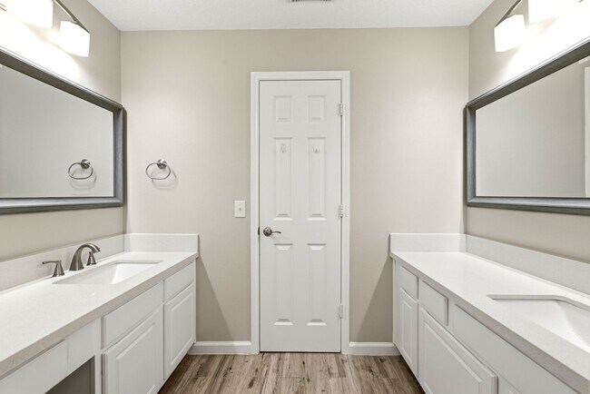 Building Photo - 6231 Presidio Canyon Dr
